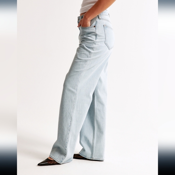 A&F High Rise Loose Jean - Picture 2 of 12